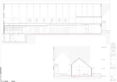 Snittegning som viser tverrsnittet av bygningen, inkludert takkonstruksjon og grunnplan.