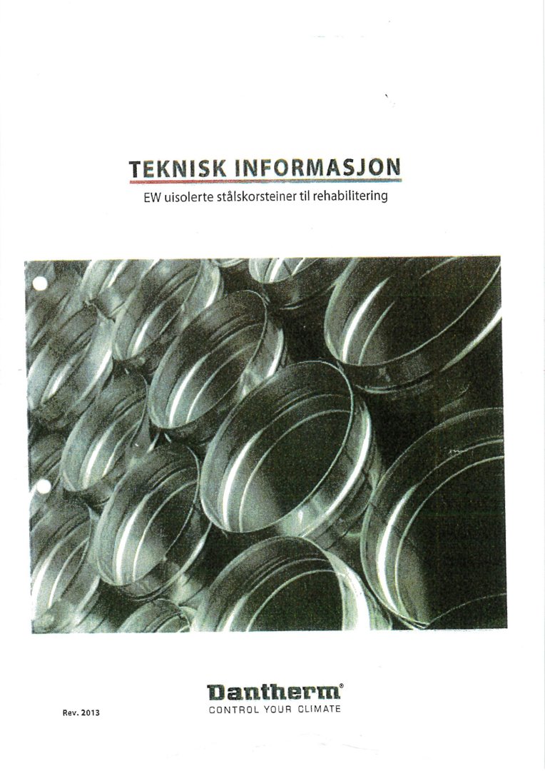 Fotografi av en gruppe stålisolerte stålskorsteiner.