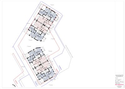 Situasjonsplan som viser to bygninger (Havneveien 1102) med romfordeling, samt grenser for byggeområde (rødt) og bebyggelsesgrense (blått).