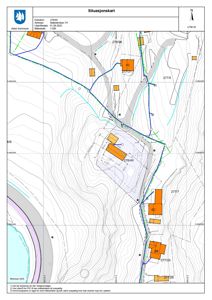 Situasjonskart som viser tomtens form, høydeforhold (konturlinjer), naboeiendommer og infrastruktur.