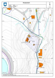Situasjonskart som viser tomtens beliggenhet, høydeforhold, naboeiendommer og infrastruktur.