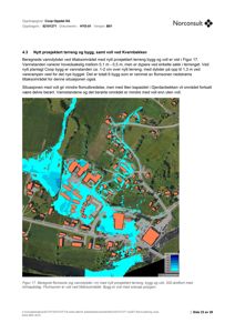 Fotografi (eller flyfoto) av et område med bygninger, der vannstand og flomsone er overlagt med fargekoding (blått) og polygoner (oransje).