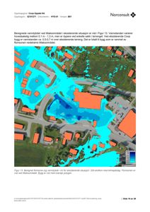 Et kart som viser beregnet flomsone (blått) og vannstander over et eksisterende område med bygninger (oransje polygoner).