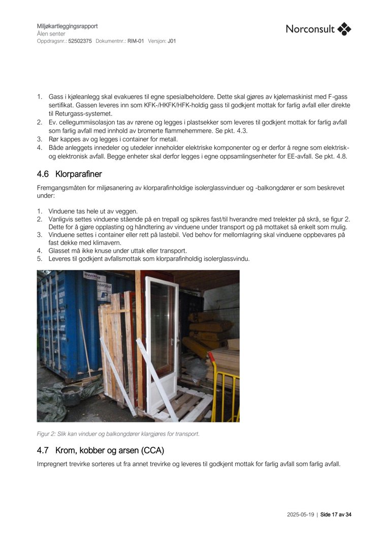 Fotografi som viser hvordan vinduer og balkongdører skal pakkes inn for transport, med tekstbeskrivelse over.