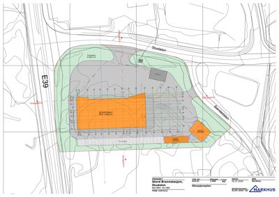 Situasjonsplan som viser bygningens plassering i forhold til omgivelsene, inkludert veier (E39, Studalen, Bønsdalen) og terrengforhold.