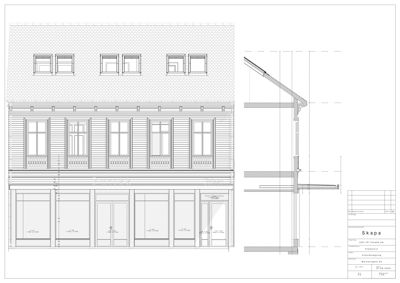 Fasadetegning som viser bygningens ytre utseende med vinduer og dører, samt et tilhørende snitt som illustrerer konstruksjonen.