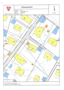 Situasjonskart som viser eiendomsgrenser, bygninger og infrastruktur i området.