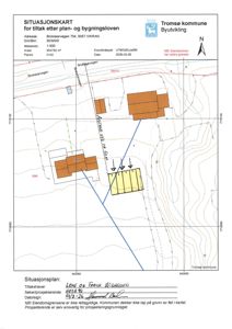 Situasjonsplan for en byggesak i Tromsø kommune, som viser tomtens form, bygningers plassering, høydeforhold (konturlinjer) og eiendomsgrenser.