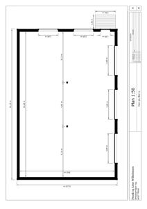Etasjeplan med romfordeling og mål for en bygning.