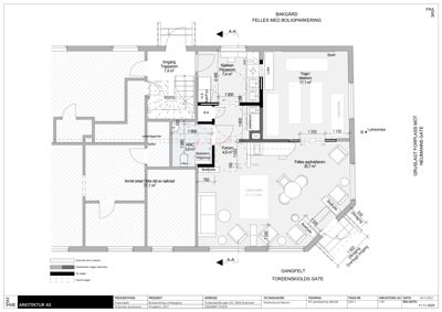 Etasjeplan som viser romfordeling, mål og funksjoner i en bolig.