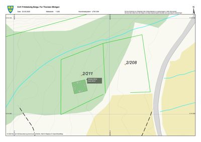 Situasjonsplan som viser tomtens beliggenhet (2/211) i forhold til nabolag, veier og topografi.