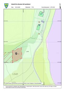 Situasjonskart (Norkart) som viser topografi, vegnett og bygningsplasseringer i området.