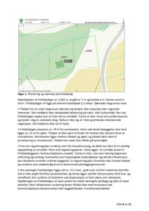 Situasjonsplan som viser plassering av en fritidsbolig (2/11) i forhold til sjøen, nabobebyggelse og tomtegrenser.