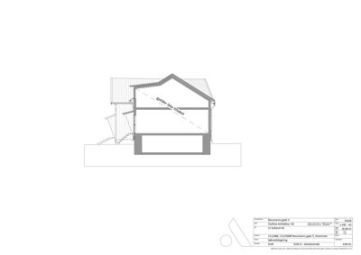 Snittegning av en bygning som viser etasjeskille og takkonstruksjon.