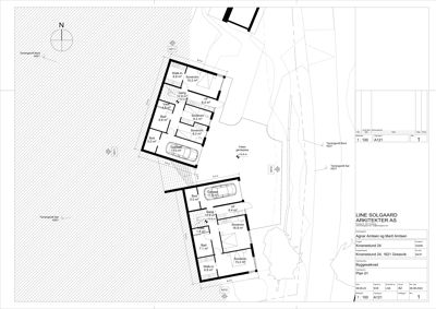 Situasjonsplan som viser to bygninger plassert på eiendom med angitte arealer og retning.