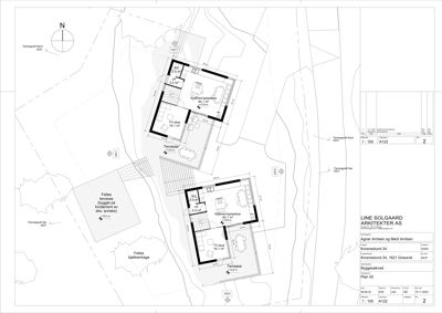Etasjeplan (Plan 02) som viser romfordeling, arealer og plassering av to hus med felles tomteområder.