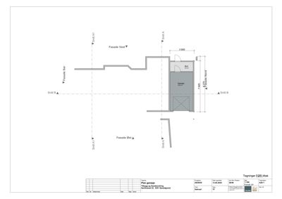 Snittegning som viser tverrsnitt gjennom en garasje og tilhørende bygning, med angitte mål og fasader.