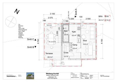 Hovedetasjens plan med romfordeling, dimensjoner og materialbeskrivelse.