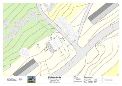 Situasjonsplan som viser bygningens plassering i forhold til vei, terreng (konturlinjer) og nabobebyggelse.
