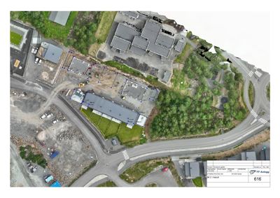 Luftfoto av et byggefelt med eksisterende og nye bygninger, samt en teknisk tegning lagt over bildet.