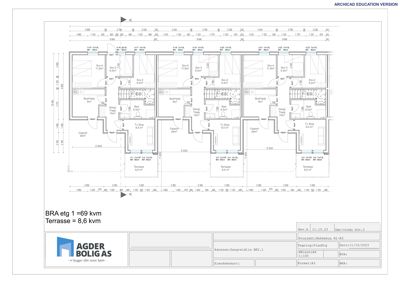 Etasjeplan (BRA etg 1) som viser romfordeling, mål og areal for en boligblokk.
