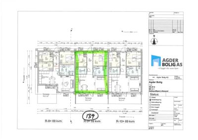 Etasjeplan for en leilighet i et flerboligbygg, som viser romfordeling, vegger, dører og mål.