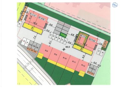 Situasjonsplan som viser tomtens oppdeling med bygninger (R-1 til R-12), parkeringsplasser (P), og tilstøtende infrastruktur som vei og grøntområder.