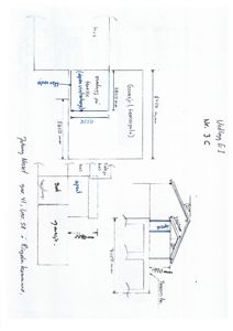 En håndskrevet tegning som viser romfordeling og dimensjoner for en bygning, inkludert etasjeplan og snitt.