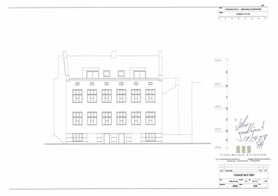 Fasadetegning av en bygning sett fra fronten, med vinduer og taklinjer tegnet inn.