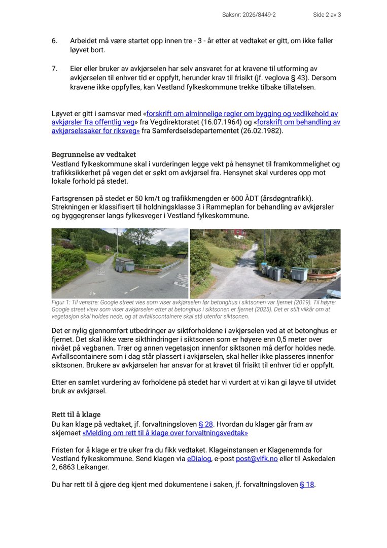 To foton av en veiavkjørsel, en før og en etter at et betonghus er fjernet.