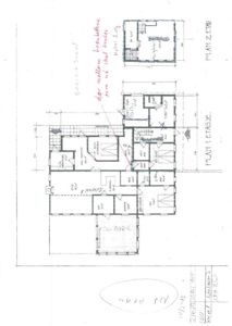 Plantegning som viser romfordeling og dimensjoner for 1. og 2. etasje, med håndskrevne notater om endringer.