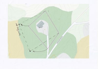 Situasjonsplan som viser tomtens form, grenser, terrengforhold (konturlinjer), veiforbindelser (Vestbyvegen) og plassering av eksisterende bygning (866).