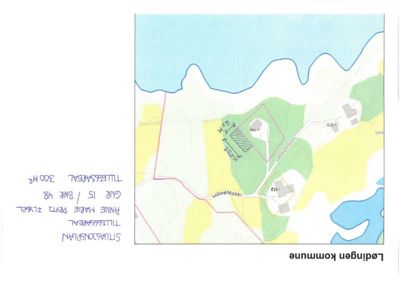 Situasjonsplan som viser eiendommen med bygning, vegger og vann i Lødingen kommune.