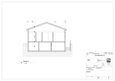 Snittegning (Snitt A) som viser tverrsnittet av en bygning med etasjer og takform.