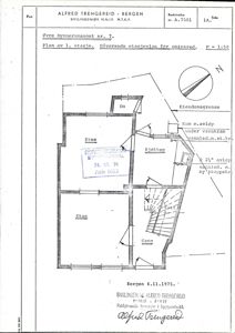 Etasjeplan for 1. etasje av en bygning på Øvre Dynnersmauet nr. 7, tegnet av Alfred Trengereid i 1975.