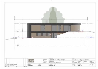 Fasadetegning (Fasade Øst) som viser bygningens utseende sett fra øst, inkludert vinduer, materialer og høydeangivelser.