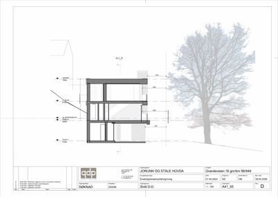 Snittegning (Snitt D-D) som viser bygningens tverrsnitt, høyder og konstruksjon.