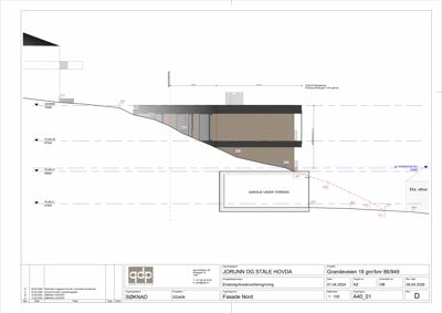 Fasadetegning som viser oppriss av bygningens yttervegg, takform og terrengforhold sett fra nord.