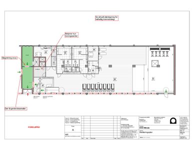 Etasjeplan (plantegning) som viser romfordeling, vegger, dører og møblering i et kontorlokale.