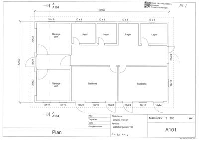Etasjeplan (Plan 00) som viser romfordeling, dimensjoner og innganger for en bygning.