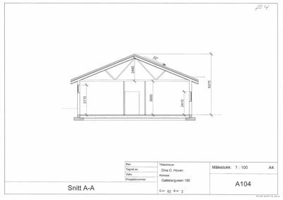 Snittegning (Snitt A-A) som viser tverrsnittet av en bygning med mål på høyder, takhøyde og konstruksjonsdetaljer.