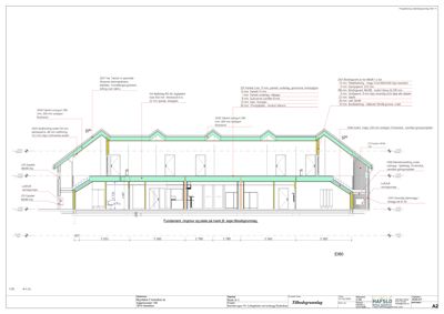 Snittegning (A-A) som viser bygningens tverrsnitt, inkludert fundament, vegger, takkonstruksjon og romfordeling.