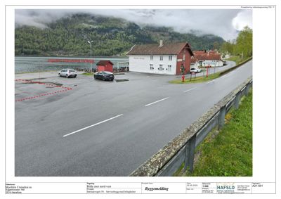 Fotografi av eksisterende bygninger og tomt med overlagte røde linjer som viser en planlagt plassering for et nytt bygg.