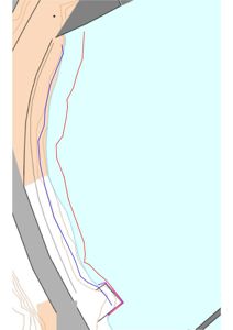 Situasjonsplan som viser terrengforhold, fyllingsfot, gresskant og eksisterende steinmur langs kystlinjen.