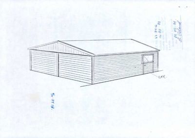 Håndtegnet 3D-visualisering (skisse) av en bygning sett fra en vinkel, med håndskrevne mål og datoer.
