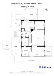 Plantegning av 1. etasje i enebolig på Parkveien 15, Holmestrand. Viser romfordeling, mål og utvendige arealer.