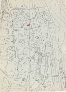Situasjonsplan som viser tomtens plassering i forhold til nabolag, gater (Breidablikkveien, Borgveien) og terrengforhold (høydekurver).