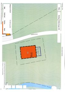 Situasjonsplan som viser eiendommen 7/10 med bygningens plassering, vegnettet (Skilfjordvegen) og terrengforhold.