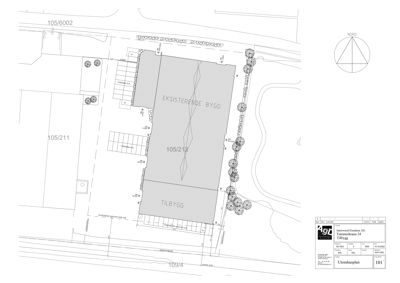 Situasjonsplan som viser tomtens grenser, eksisterende og planlagt bygning, samt nabolag.