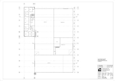 Etasjeplan som viser romfordeling, veggposisjon og trappeløp i en bygning.